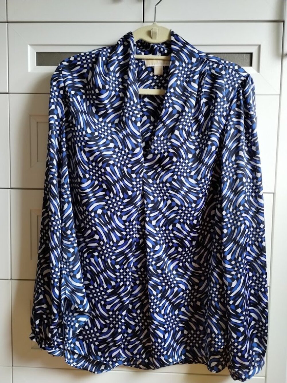 Michael Kors Blouse Long Sleeve Multi-Colored Pleated Front V-Neck